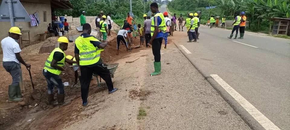 ENTRETIEN DE LA ROUTE À ANANI-KOPÉ